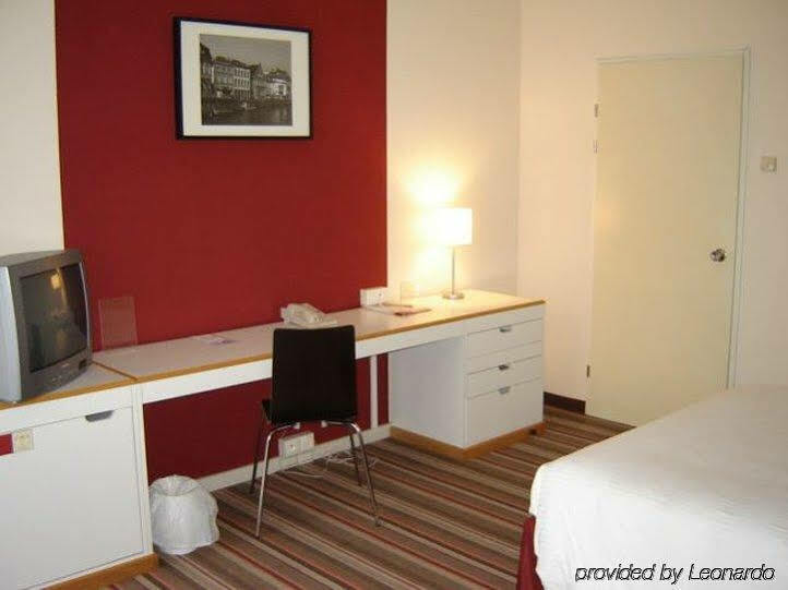 Hampton'S Hotel Namur Wepion Room photo